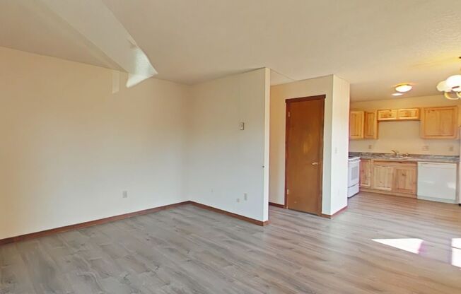 Top Floor Apartment! Convenient Location!