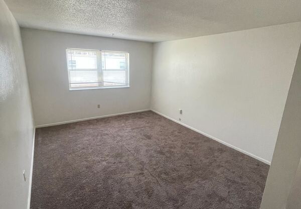 1409 W MAPLE AVE