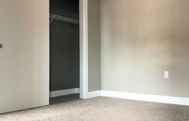 Studio, 1 bath, 806 sqft, $1,125, Unit 501