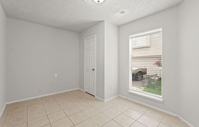 MOVE IN SPECIAL AVAILABLE NOW!