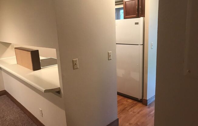 2 beds, 1 bath, $895, Unit #2