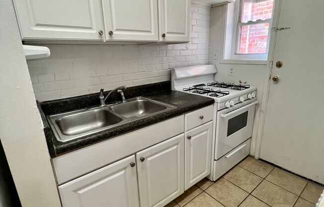 2 beds, 1 bath, $1,395