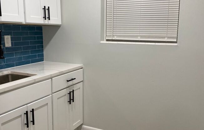 1 bed, 1 bath, 750 sqft, $1,695, Unit B03
