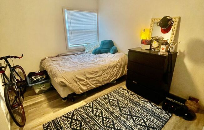 2 beds, 1 bath, $1,350, Unit 318