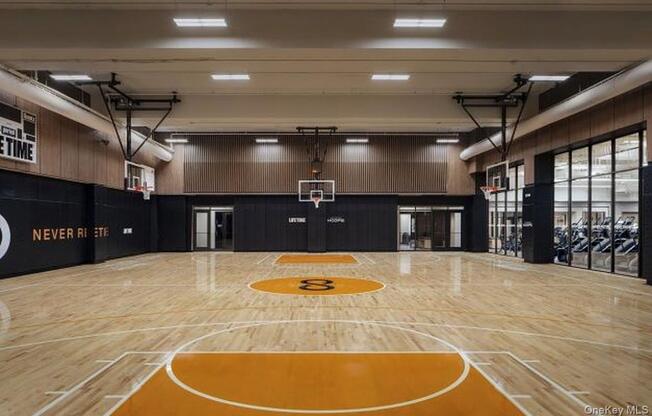 1 bed, 1 bath, 631 sqft, $5,600, Unit 15J