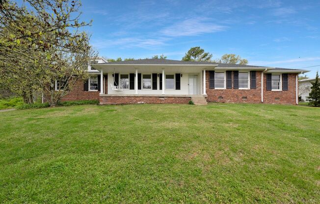 Awesome 3BE/2BA ranch style home in the WestMeade area!
