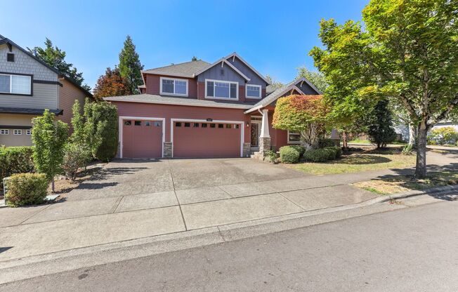 FOR RENT: CORNER LOT, Immaculate, lovely and spacious home - 5 bed, 3 bath + bonus room with 3-car garage