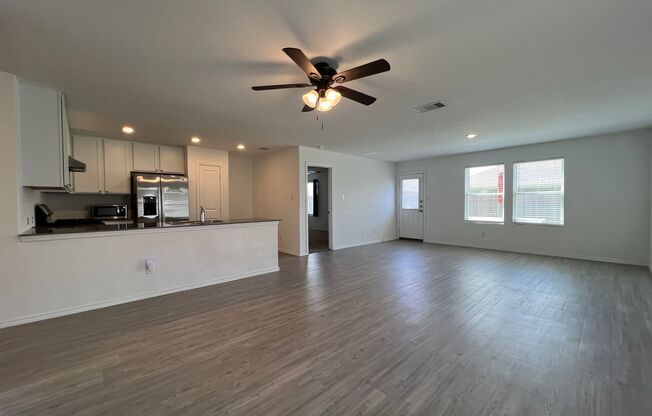 NEWER 4BDRM HOME IN LONDON ISD!