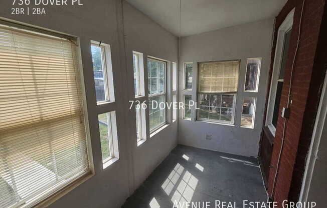 736 DOVER PL