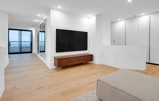 65 E India Row