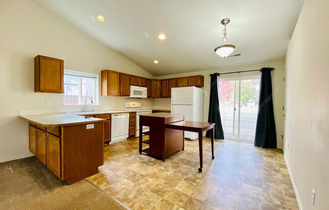 Charming 3BR -2BA Home in SW Bend