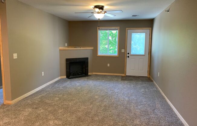 2 beds, 1 bath, 1,000 sqft, $1,400