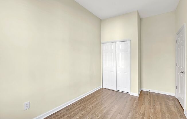 2 beds, 1 bath, $1,800, Unit Unit 1