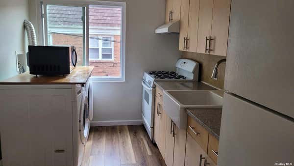 2 beds, 1 bath, 900 sqft, $2,600, Unit 2