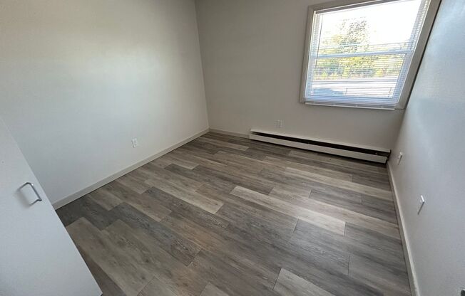2 beds, 1 bath, $1,395, Unit 203
