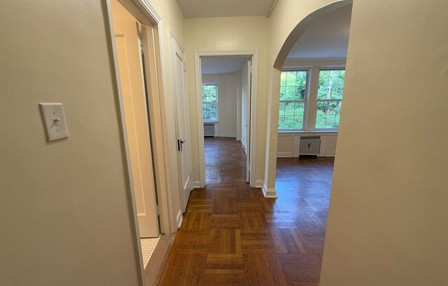 1 bed, 1 bath, 768 sqft, $1,450, Unit Royal York 312