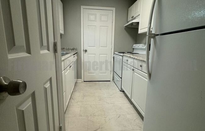 2 beds, 1 bath, 900 sqft, $1,150, Unit 6