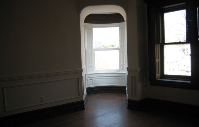 3rd Floor Apartment in Historic Building-York City SD!