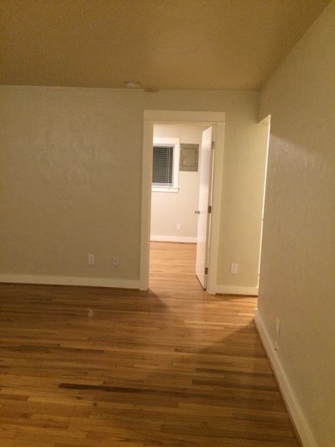 2 beds, 1 bath, 850 sqft, $1,875