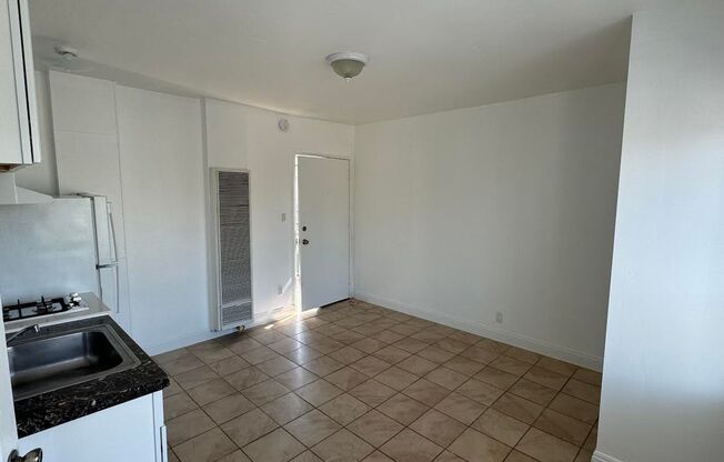 Studio, 1 bath, $1,100, Unit 202