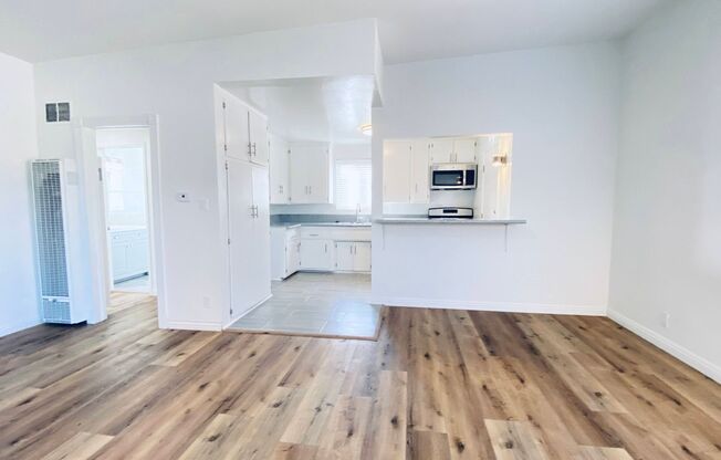 1957 Frank St / 2519 Virginia Ave