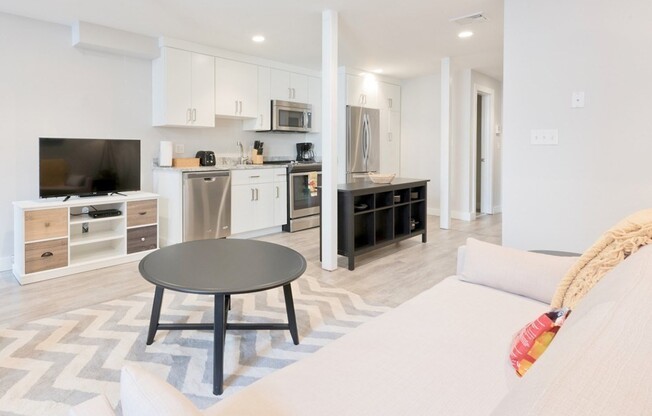 2 beds, 2 baths, $4,500, Unit 410