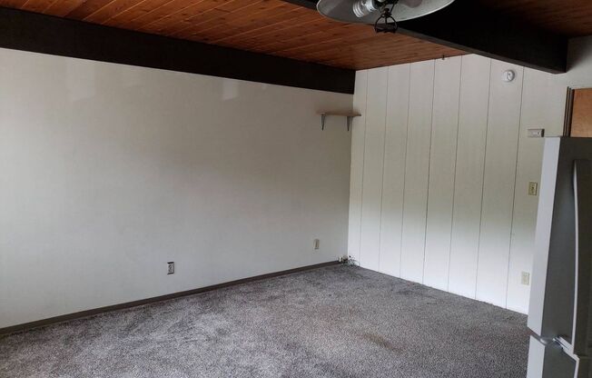 1 bed, 1 bath, 420 sqft, $585, Unit 8259