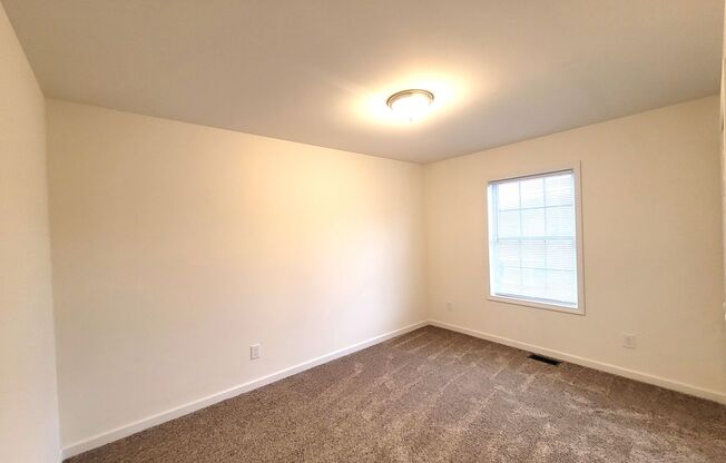 3 beds, 1 bath, $1,100