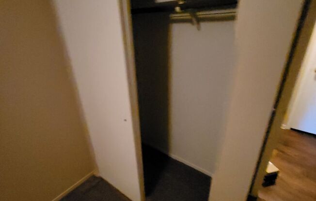 1 bed, 1 bath, 850 sqft, $1,050, Unit 7-733