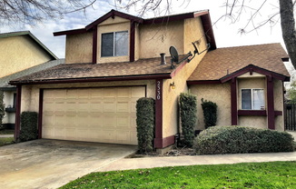 2330 N BRADLEY ST - 3 BEDROOM 2 BATHROOM - VISALIA