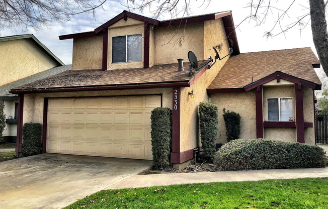 2330 N BRADLEY ST - 3 BEDROOM 2 BATHROOM - VISALIA