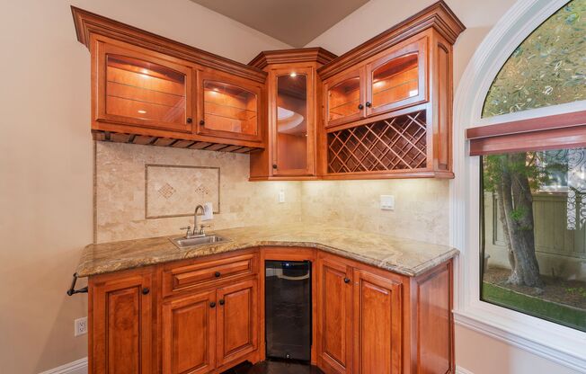 4 beds, 4 baths, $6,500, Unit #B