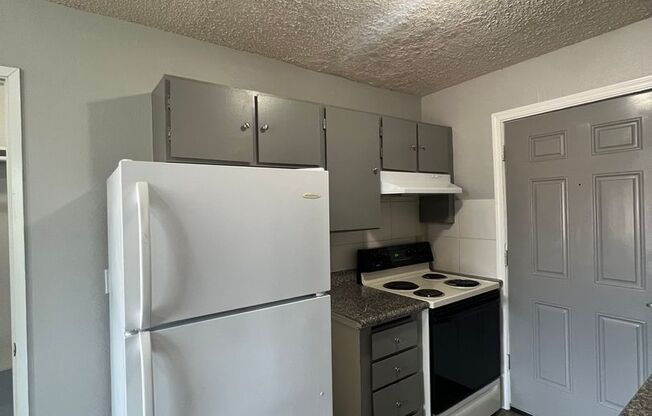 1 bed, 1 bath, 500 sqft, $1,050, Unit 32-B