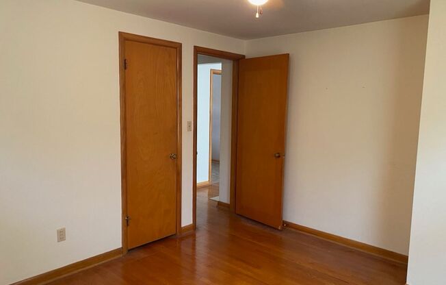 2 beds, 1 bath, $950, Unit 780 Fairlawn