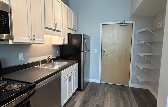 Studio, 1 bath, 360 sqft, $1,025, Unit 306