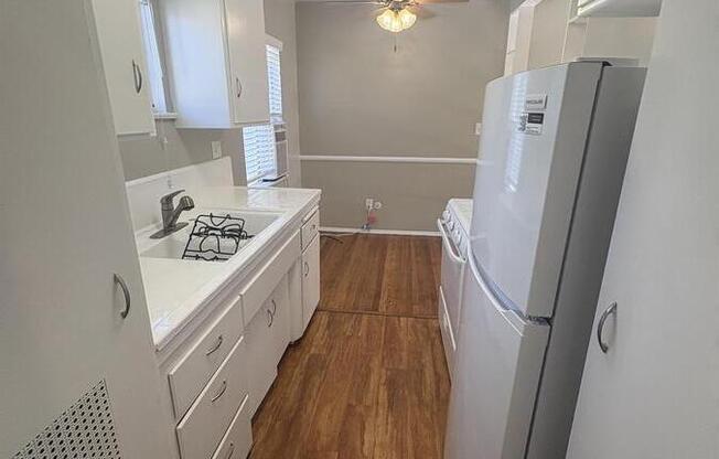 335 S LOS ROBLES AVE