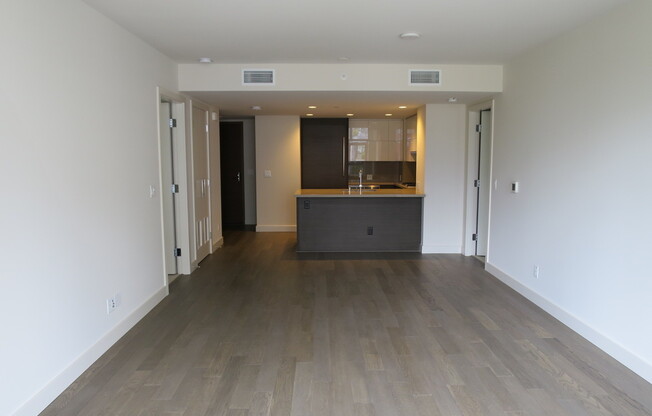 Downtown Seattle-Insignia condo 2 bed/1.75bath, W/S/G/Gas included + 1 free parking.