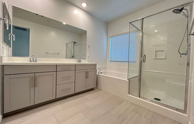 3 beds, 2.5 baths, $2,595, Unit # 1070