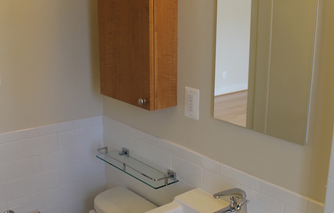 Studio, 1 bath, 450 sqft, $2,075, Unit 301