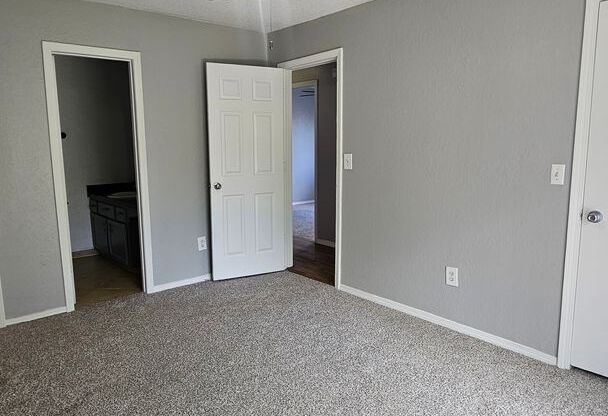 3 beds, 2 baths, 1,200 sqft, $1,400, Unit 519