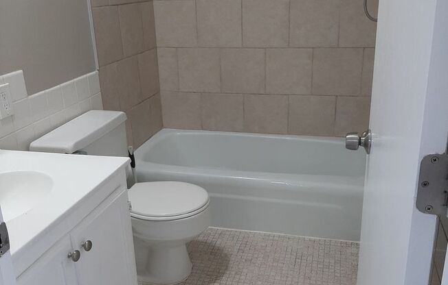 2 beds, 1 bath, 720 sqft, $1,199, Unit 1075305