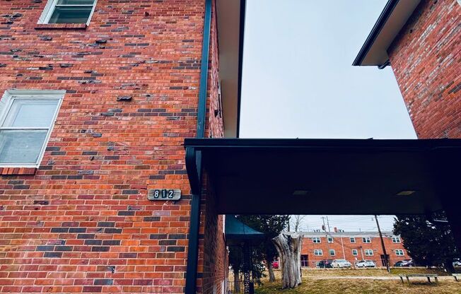 2 beds, 1 bath, $825, Unit 8121