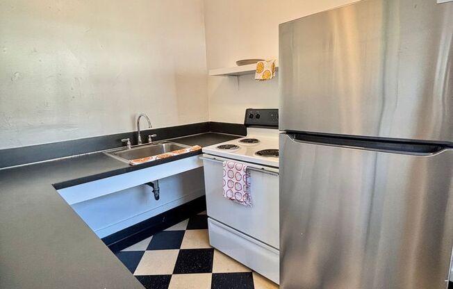 Studio, 1 bath, 431 sqft, $1,475, Unit 212