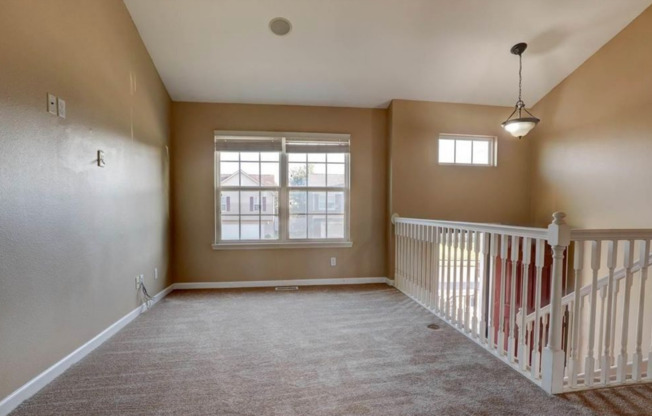 Warm & Welcoming 3 Bedroom Near 192nd & Q St!!