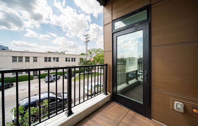 2 beds, 1 bath, 887 sqft, $1,575, Unit 225