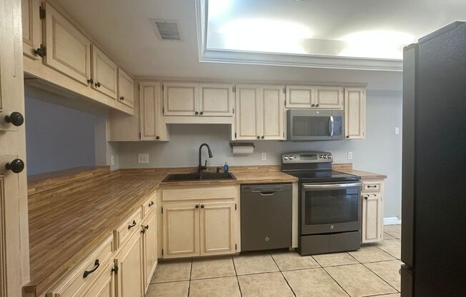 Spacious 3BR Townhome with Dual Living Areas & Resort Amenities
