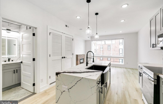 2054 N 2 ST