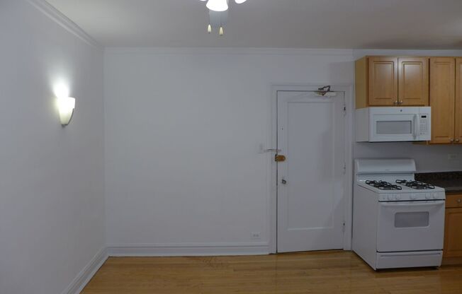 Studio, 1 bath, 300 sqft, $1,395, Unit 306