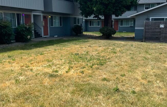 Cozy 1 Bed 1 Bath Downstairs Pet Friendly Apartment with Off Street Parking and Laundry on Site!