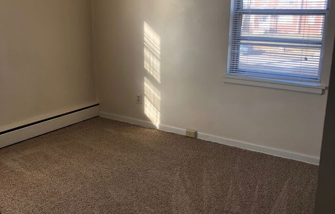 2 beds, 1 bath, 695 sqft, $725, Unit 1300-1518